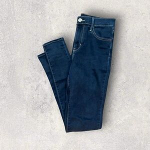 Levi’s 720 High Rise Super Skinny Jeans – Size 28 Dark Wash